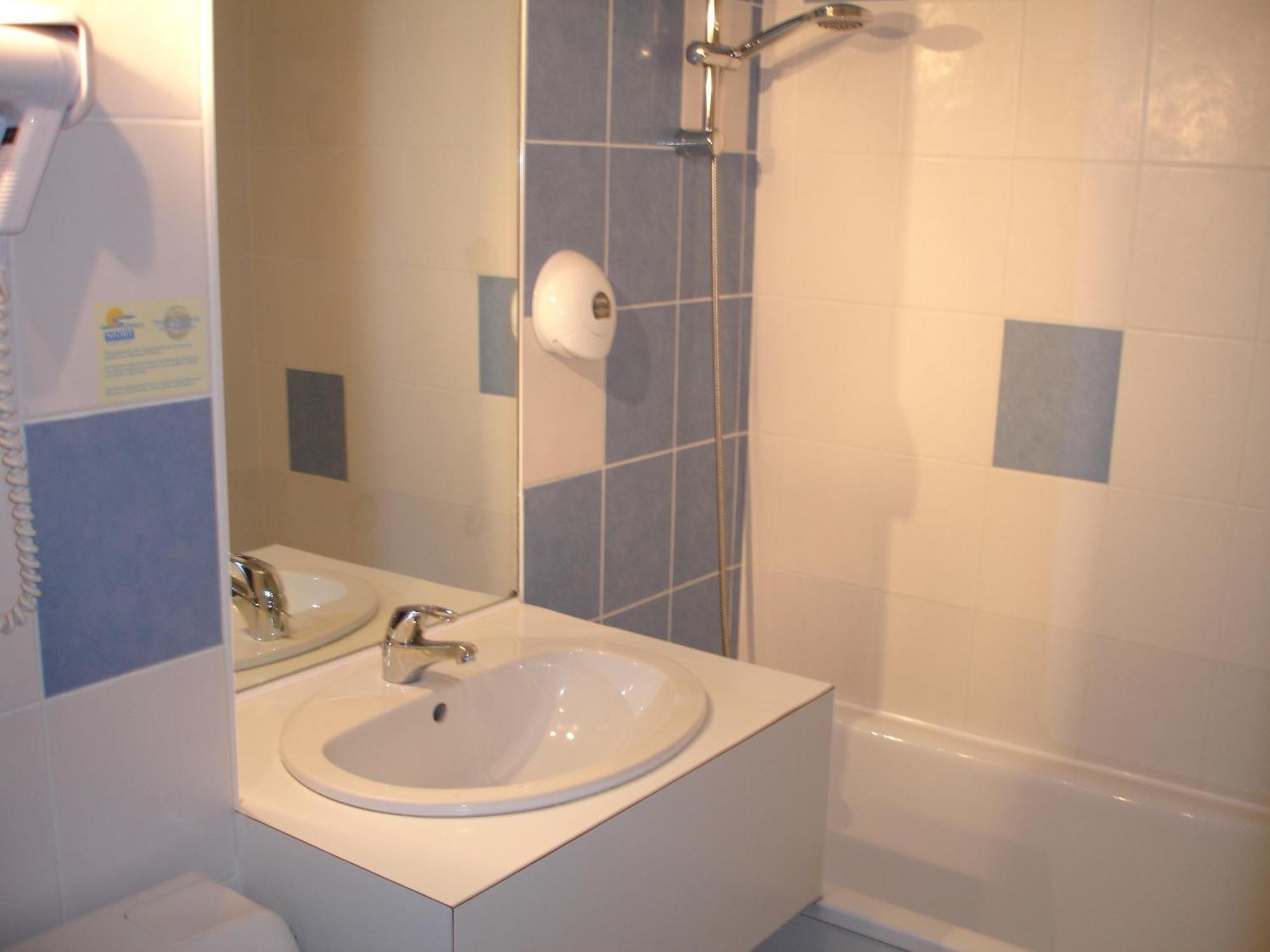 Agape Hotel Niort- Bessines Habitación foto